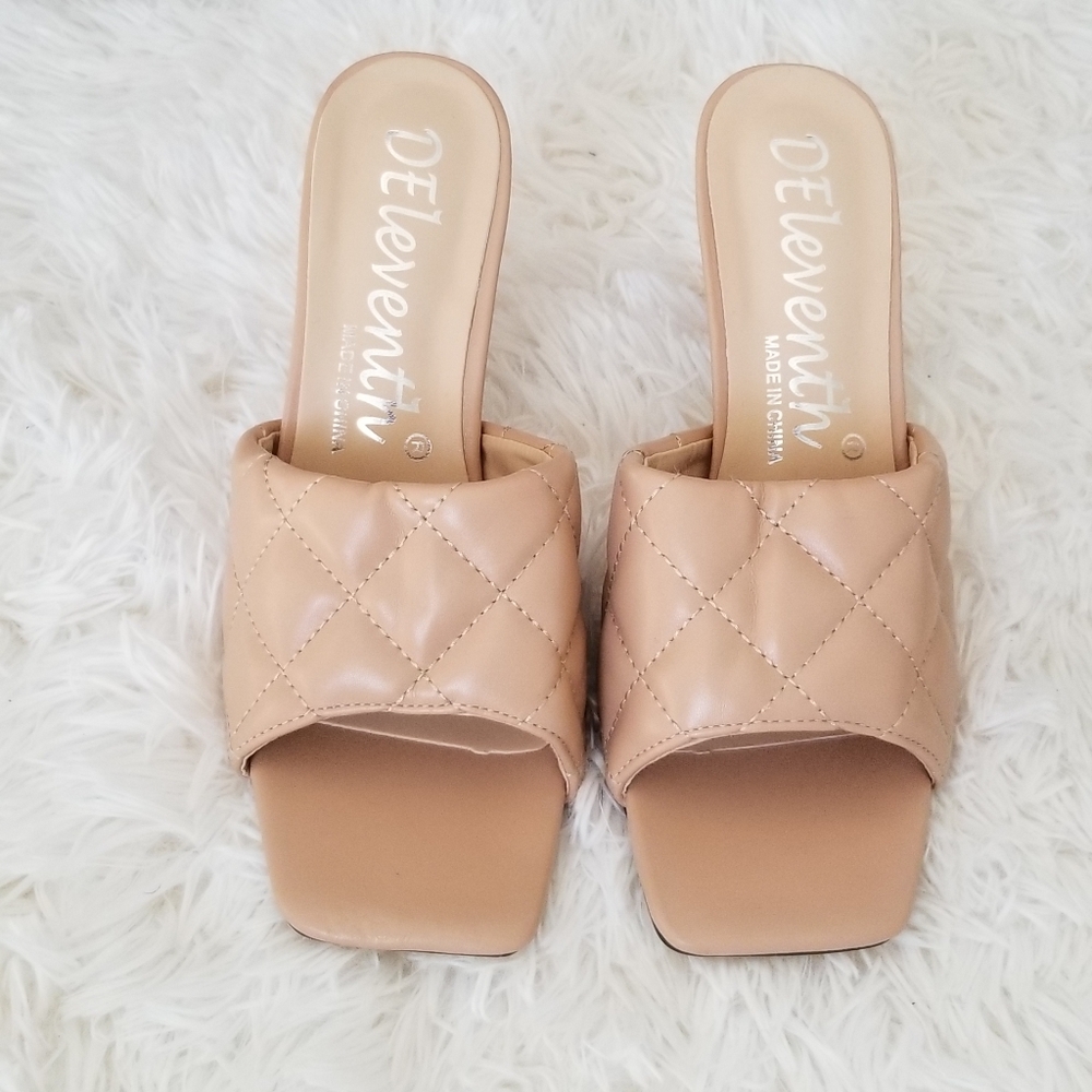 Cute tan heel.. never worn